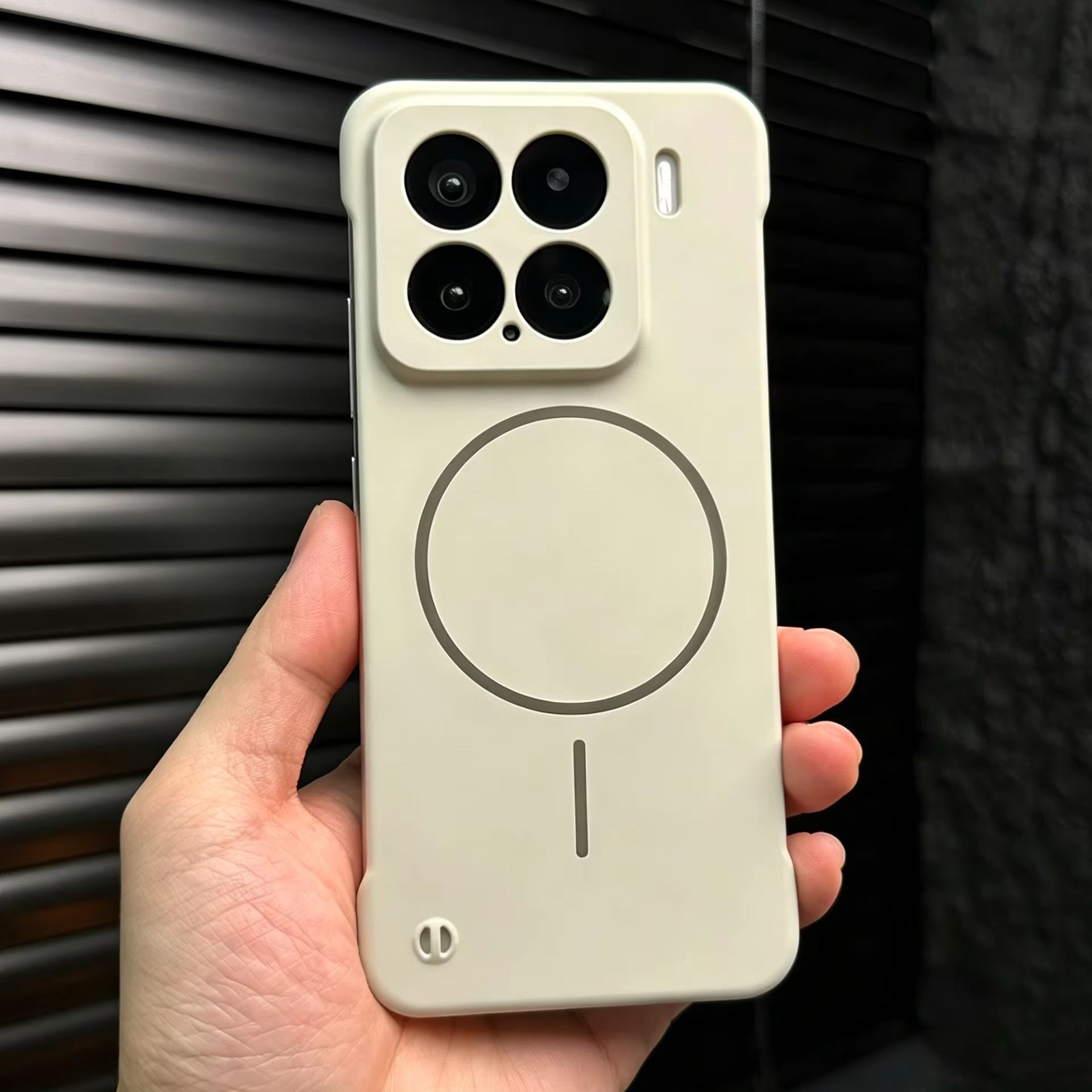 フレームレス Magsafe対応 磁気ワイヤレス充電ケース  - Photography Xiaomi 17 Ultra のレビューと価格